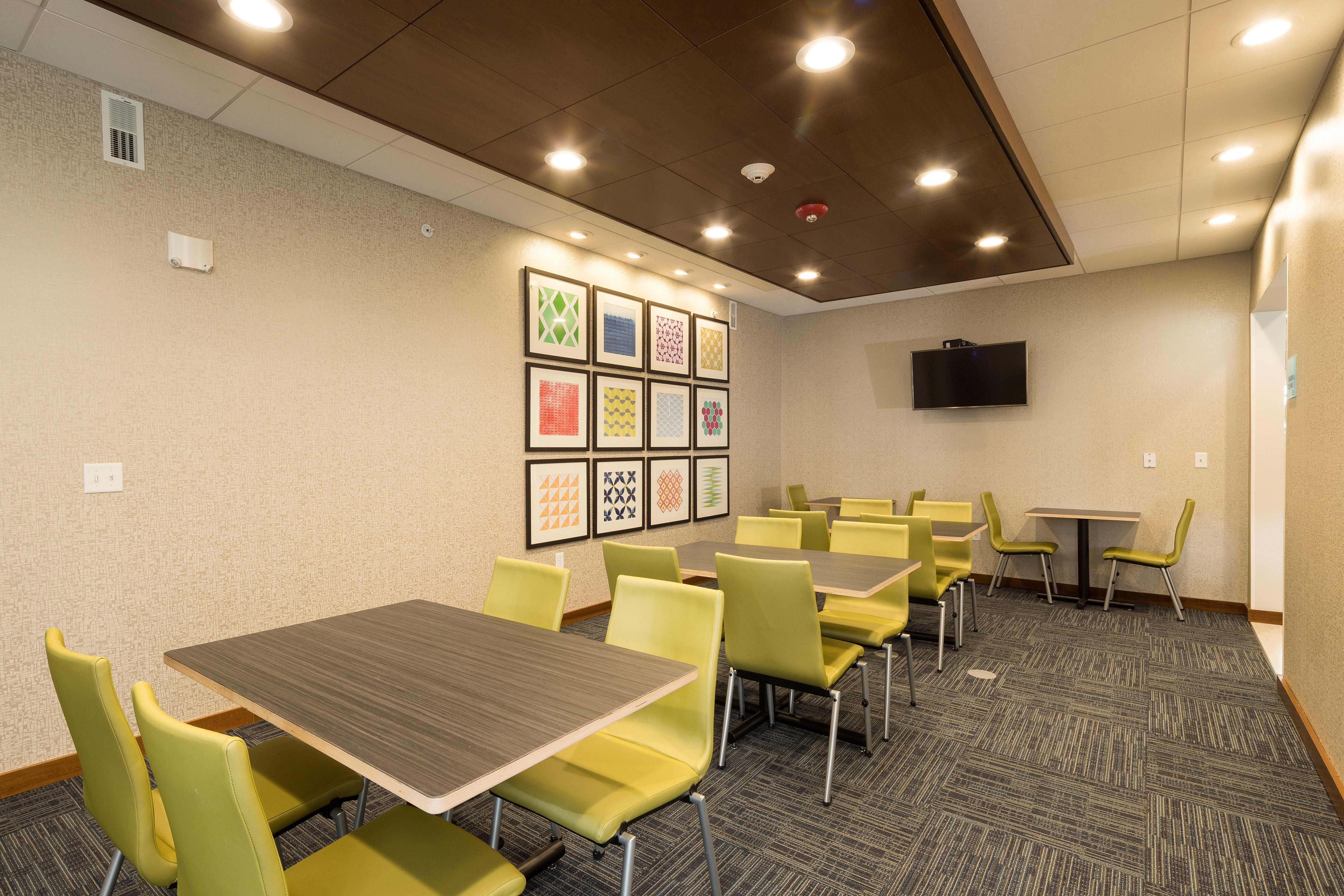 Holiday Inn Express & Suites - Auburn By Ihg Dış mekan fotoğraf